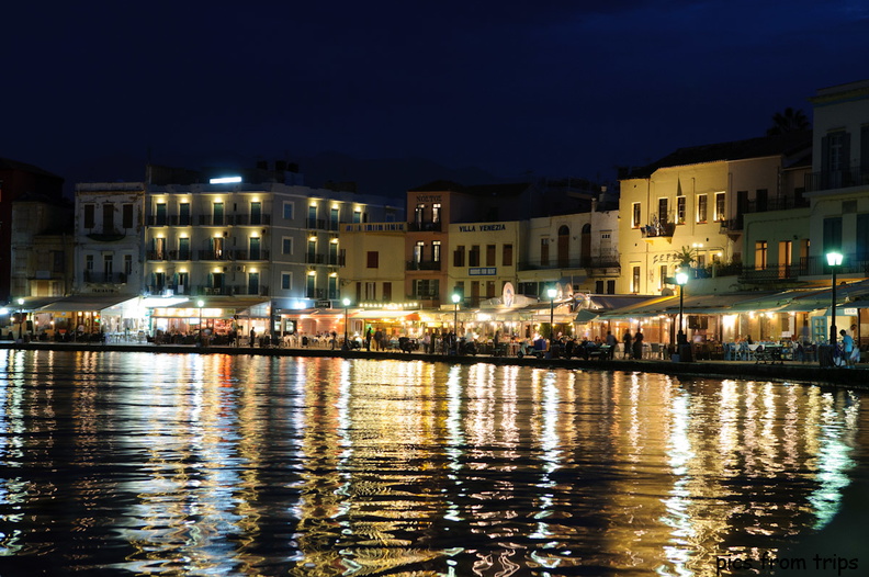 Hania harbor at night2010d21c117.jpg